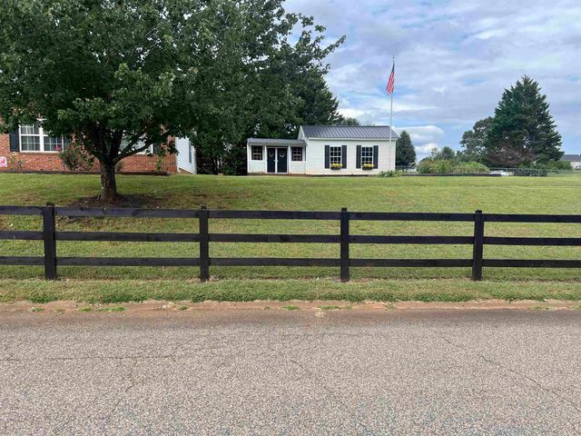 231 Summer Lady Lane, Boiling Springs, SC 29316