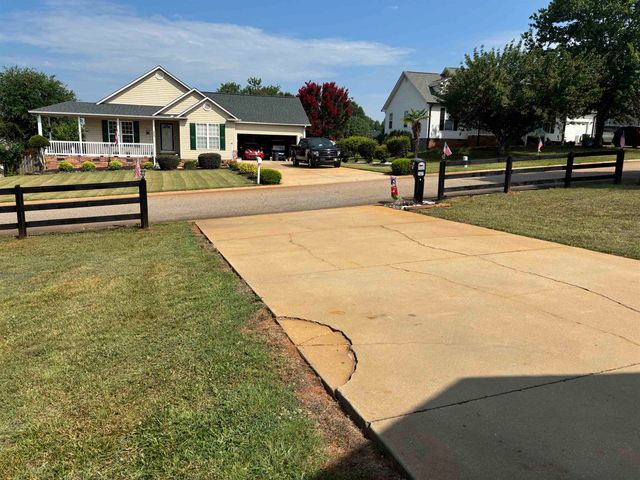 231 Summer Lady Lane, Boiling Springs, SC 29316