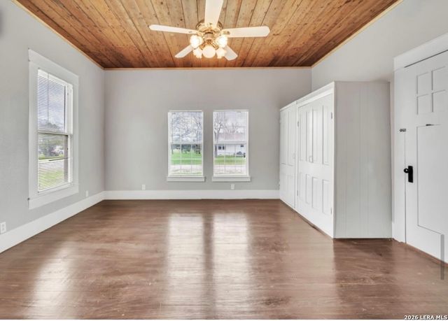 301 N Cunningham, Marion, TX 78124
