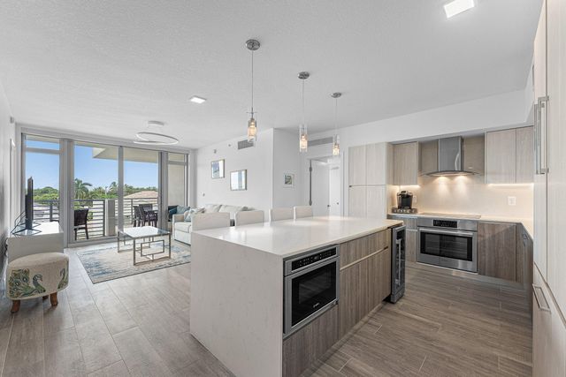 111 SE 1ST Avenue 406, Delray Beach, FL 33444