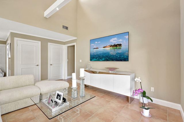 6890 Willow Wood Drive 206, Boca Raton, FL 33434