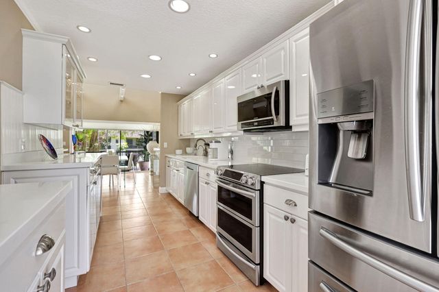6890 Willow Wood Drive 206, Boca Raton, FL 33434