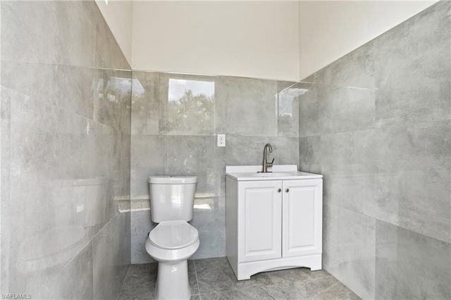 2303 18th PL, Cape Coral, FL 33993