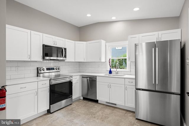218 E LINDEN ST, Clayton, NJ 08312