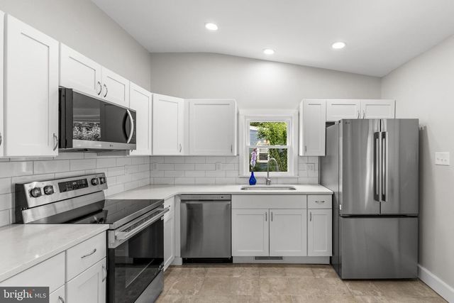 218 E LINDEN ST, Clayton, NJ 08312