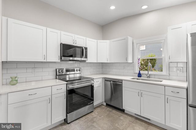 218 E LINDEN ST, Clayton, NJ 08312
