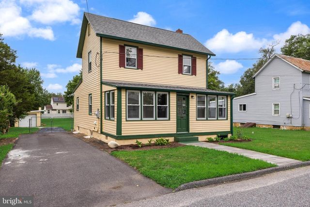 218 E LINDEN ST, Clayton, NJ 08312