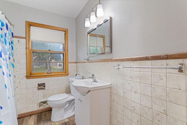 6270 6th Street NE, Fridley, MN 55432
