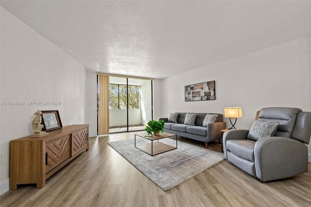 10852 N Kendall Drive 317, Miami, FL 33176