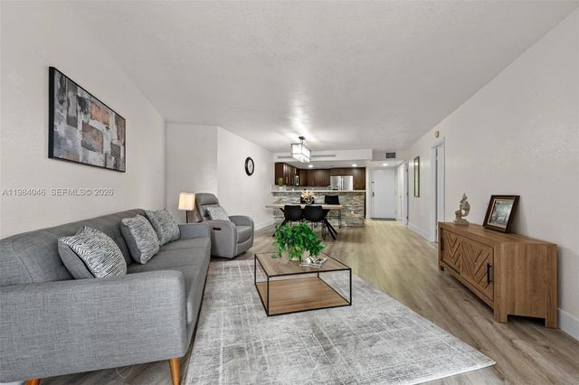10852 N Kendall Drive 317, Miami, FL 33176