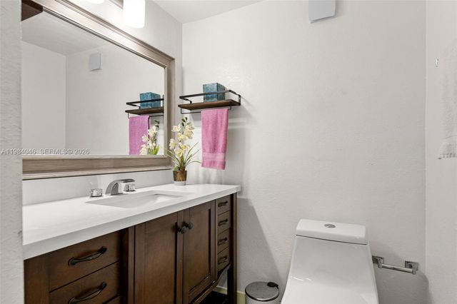 10852 N Kendall Drive 317, Miami, FL 33176