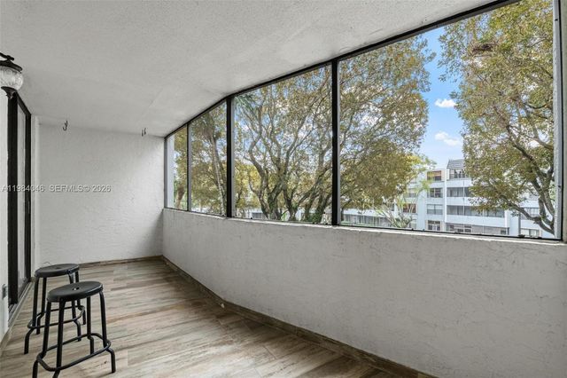 10852 N Kendall Drive 317, Miami, FL 33176