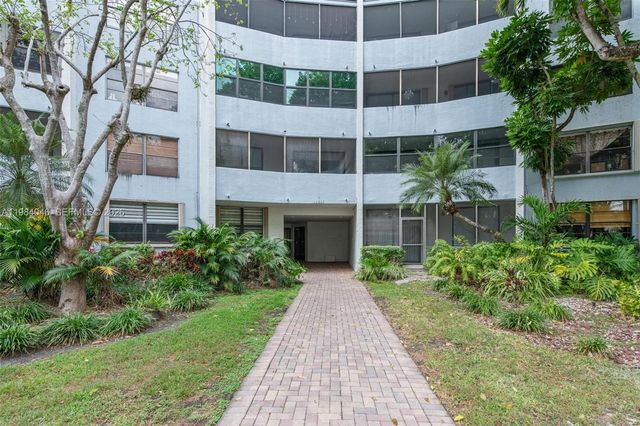 10852 N Kendall Drive 317, Miami, FL 33176