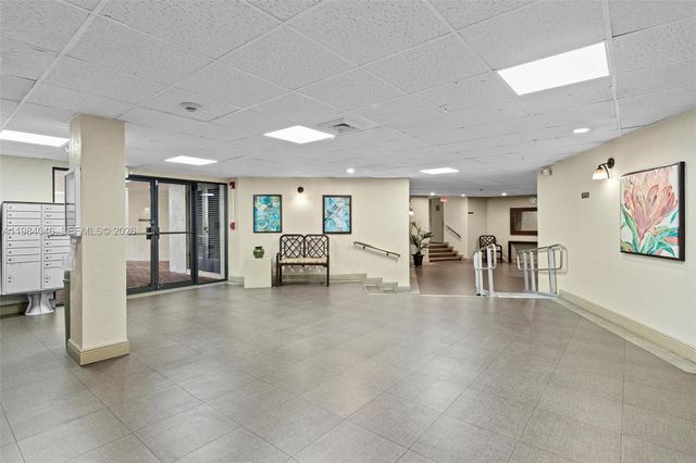 10852 N Kendall Drive 317, Miami, FL 33176