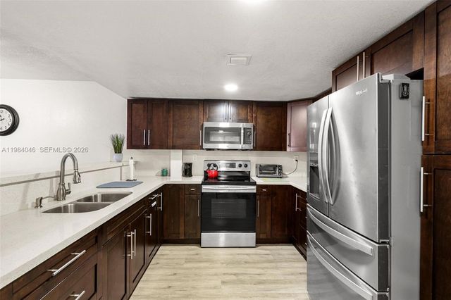 10852 N Kendall Drive 317, Miami, FL 33176