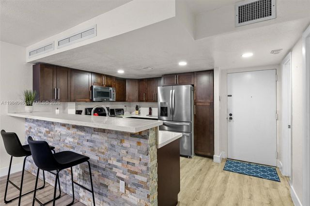 10852 N Kendall Drive 317, Miami, FL 33176