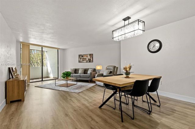 10852 N Kendall Drive 317, Miami, FL 33176