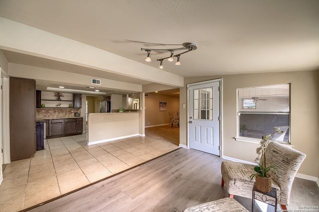 8326 Delphian, Universal City, TX 78148