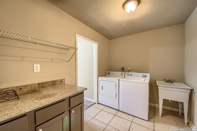 8326 Delphian, Universal City, TX 78148