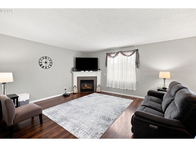 3001 MILLERSBURG Dr, Albany, OR 97321