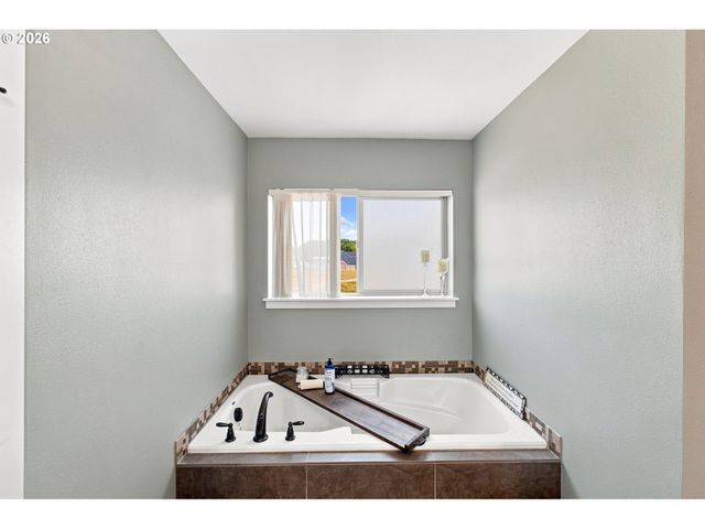 3001 MILLERSBURG Dr, Albany, OR 97321