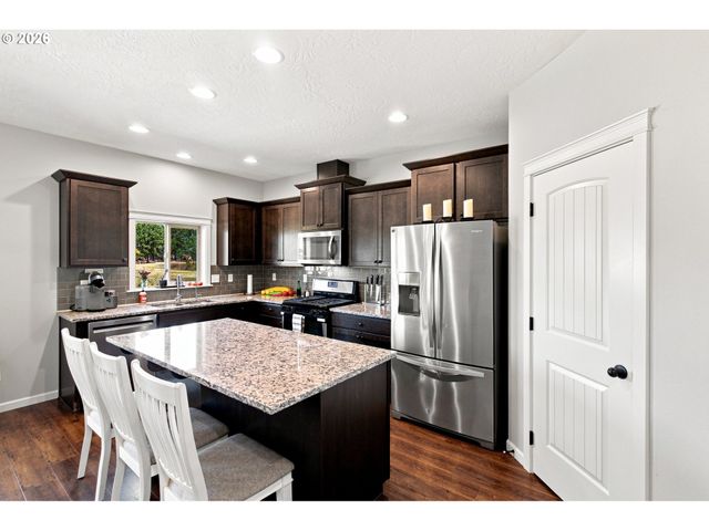 3001 MILLERSBURG Dr, Albany, OR 97321