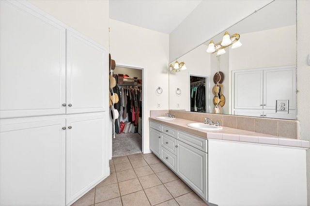 2946 Roberts Avenue, Clovis, CA 93611