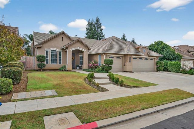 2946 Roberts Avenue, Clovis, CA 93611