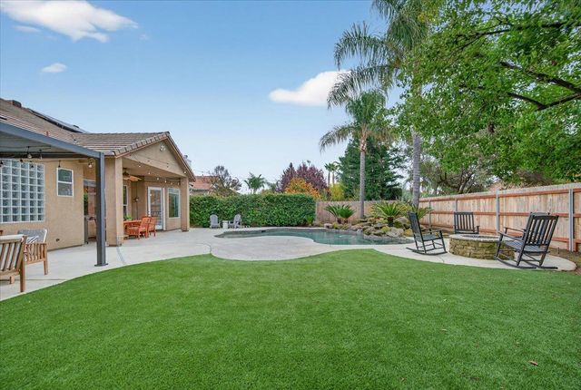 2946 Roberts Avenue, Clovis, CA 93611