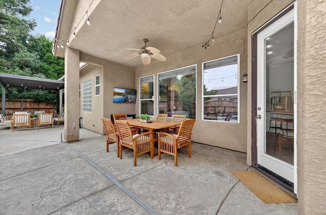 2946 Roberts Avenue, Clovis, CA 93611