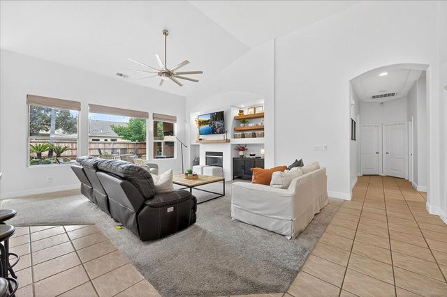 2946 Roberts Avenue, Clovis, CA 93611