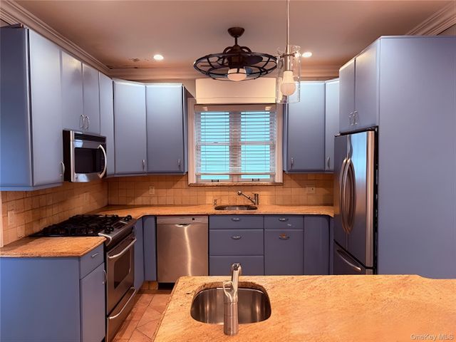 435 Beach 124 Street, Rockaway Park, NY 11694