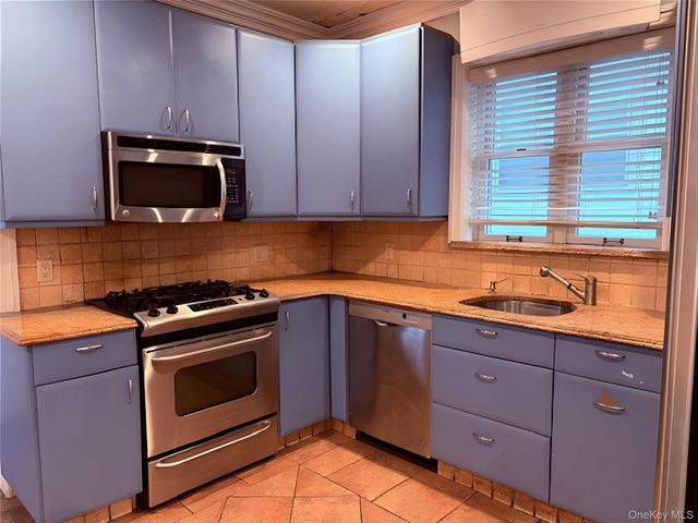 435 Beach 124 Street, Rockaway Park, NY 11694