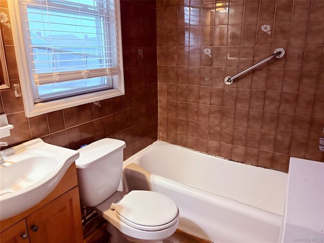 435 Beach 124 Street, Rockaway Park, NY 11694