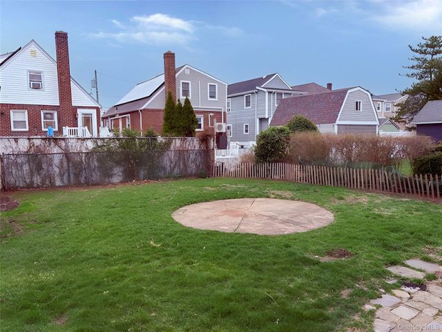 435 Beach 124 Street, Rockaway Park, NY 11694