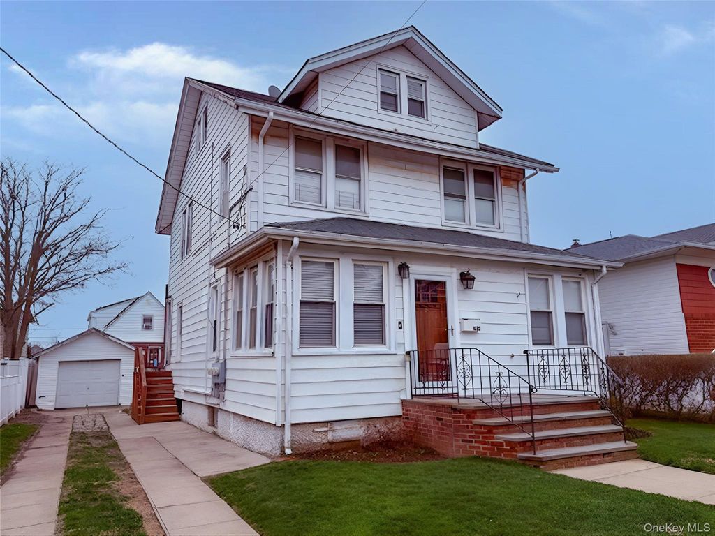 435 Beach 124 Street, Rockaway Park, NY 11694