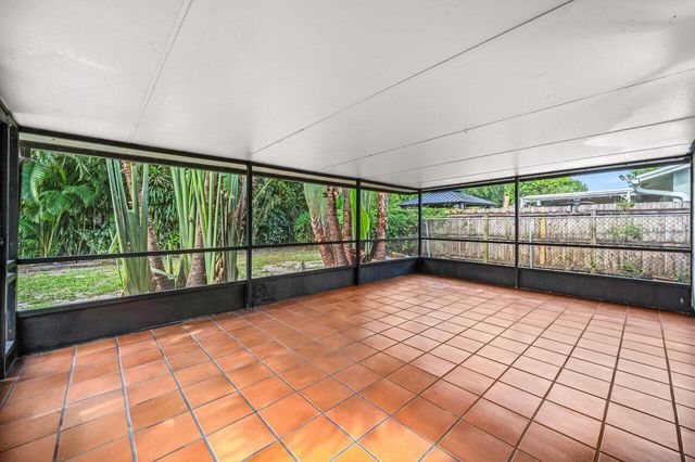 638 SW 4th Avenue, Boynton Beach, FL 33426