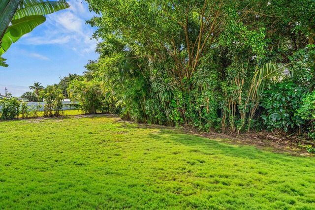 638 SW 4th Avenue, Boynton Beach, FL 33426