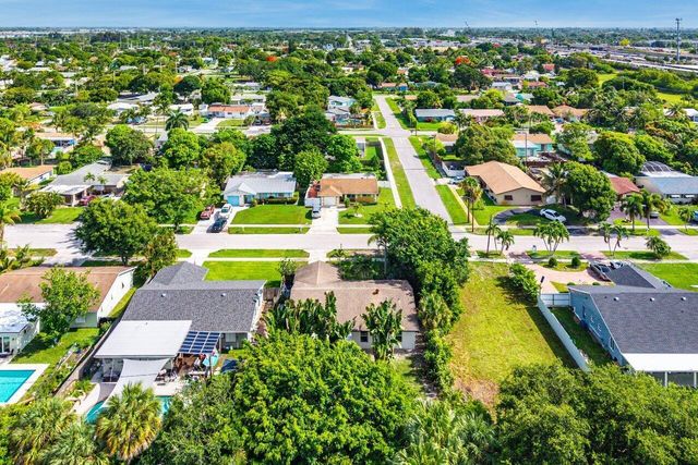 638 SW 4th Avenue, Boynton Beach, FL 33426