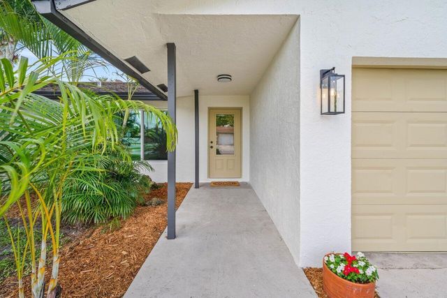 638 SW 4th Avenue, Boynton Beach, FL 33426