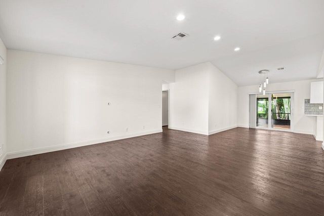 638 SW 4th Avenue, Boynton Beach, FL 33426