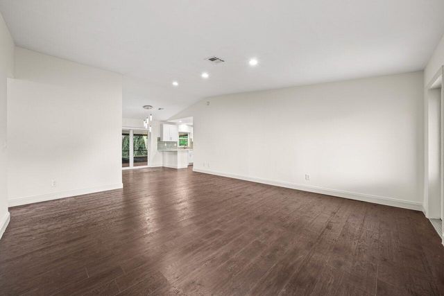 638 SW 4th Avenue, Boynton Beach, FL 33426