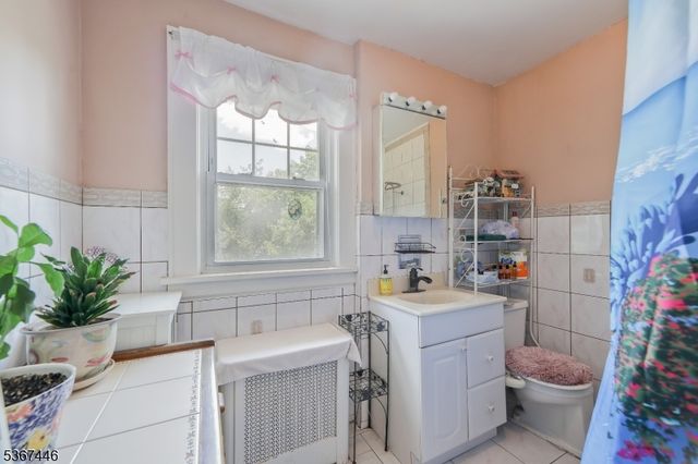 981 Valley Rd, Clifton City, NJ 07013