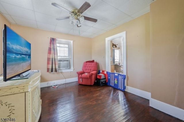 981 Valley Rd, Clifton City, NJ 07013