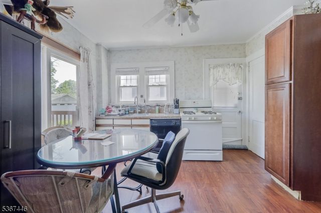 981 Valley Rd, Clifton City, NJ 07013