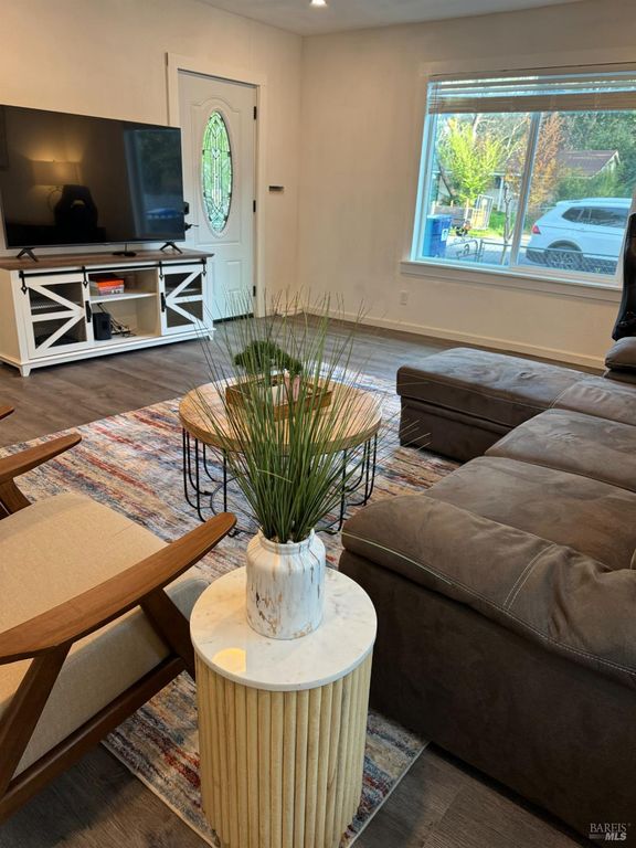 674 Willow Ave, Ukiah, CA 95482