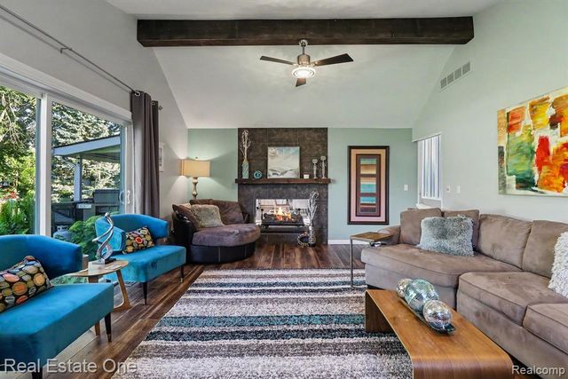 310 Pine Tree Rd Road, Lake Orion, MI 48362