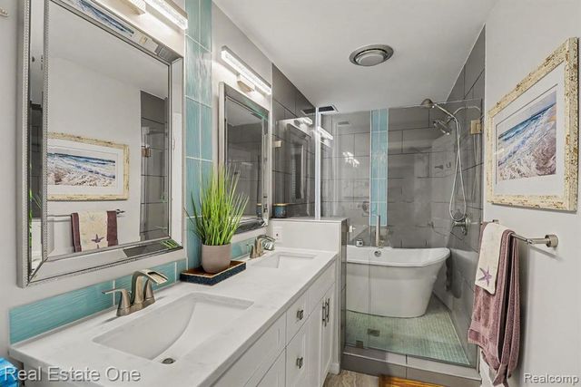 310 Pine Tree Rd Road, Lake Orion, MI 48362