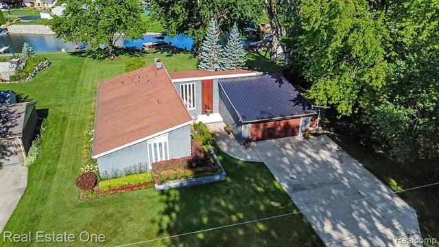 310 Pine Tree Rd Road, Lake Orion, MI 48362