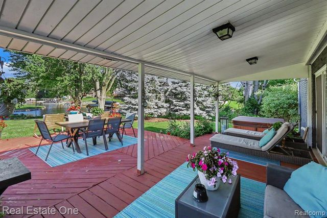 310 Pine Tree Rd Road, Lake Orion, MI 48362